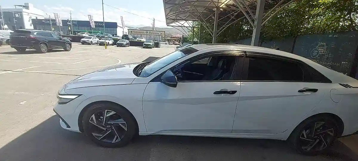 Hyundai Elantra 2024 года за 7 990 000 тг. в Алматы