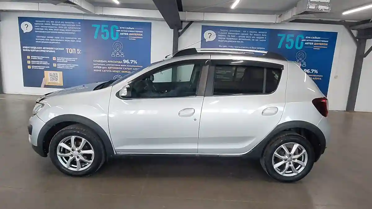 Renault Sandero 2015 года за 3 590 000 тг. в Астана