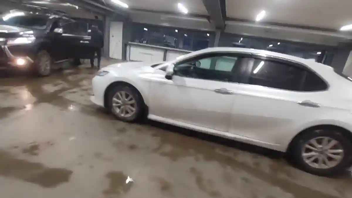 Toyota Camry 2018 года за 10 990 000 тг. в Астана