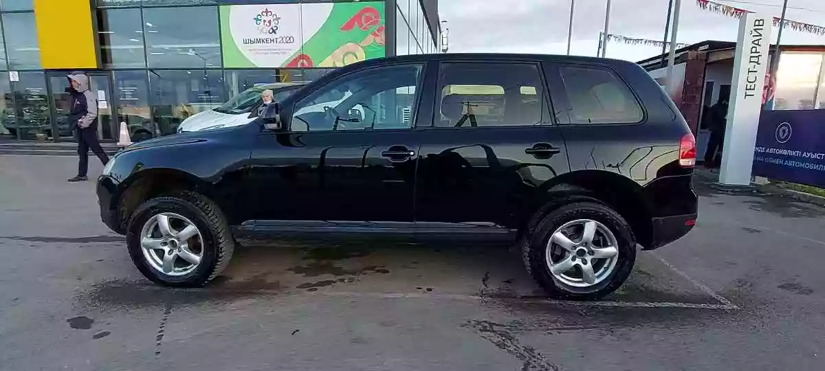 Volkswagen Touareg 2004 года за 2 490 000 тг. в Петропавловск