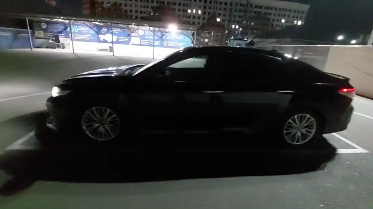 Toyota Camry 2018 года за 11 590 000 тг. в Шымкент