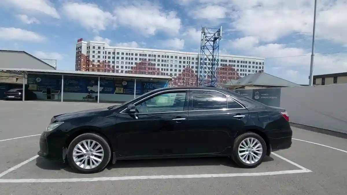 Toyota Camry 2015 года за 8 990 000 тг. в Шымкент