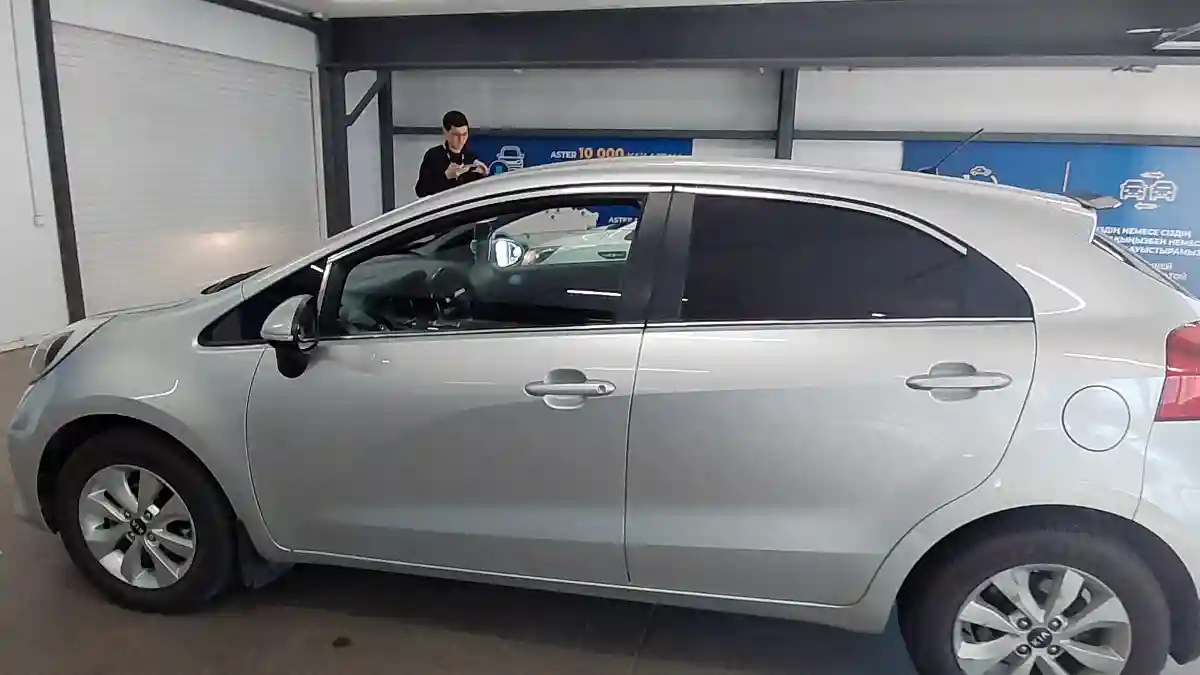 Kia Rio 2015 года за 3 990 000 тг. в Астана