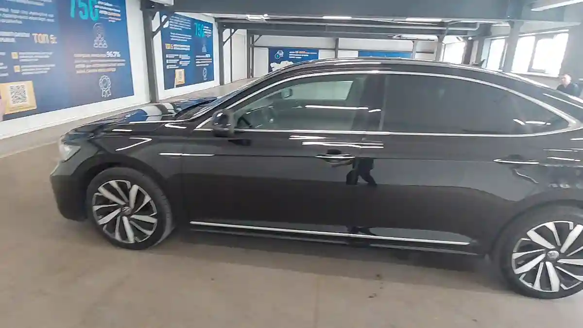 Volkswagen Passat 2022 года за 10 990 000 тг. в Астана