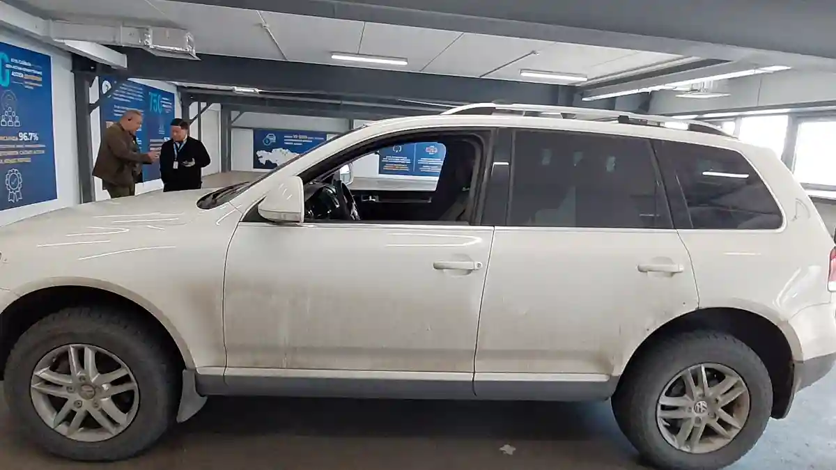 Volkswagen Touareg 2008 года за 5 990 000 тг. в Астана