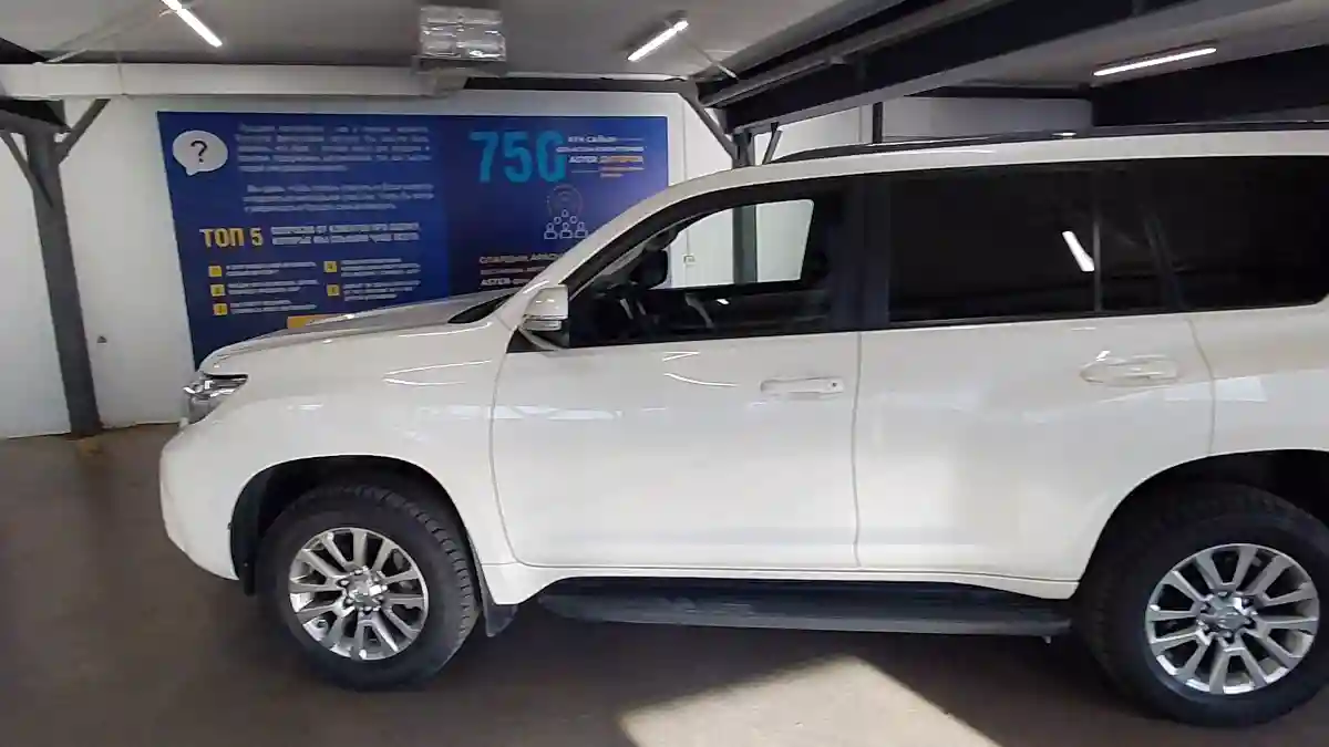 Toyota Land Cruiser Prado 2021 года за 23 990 000 тг. в Астана