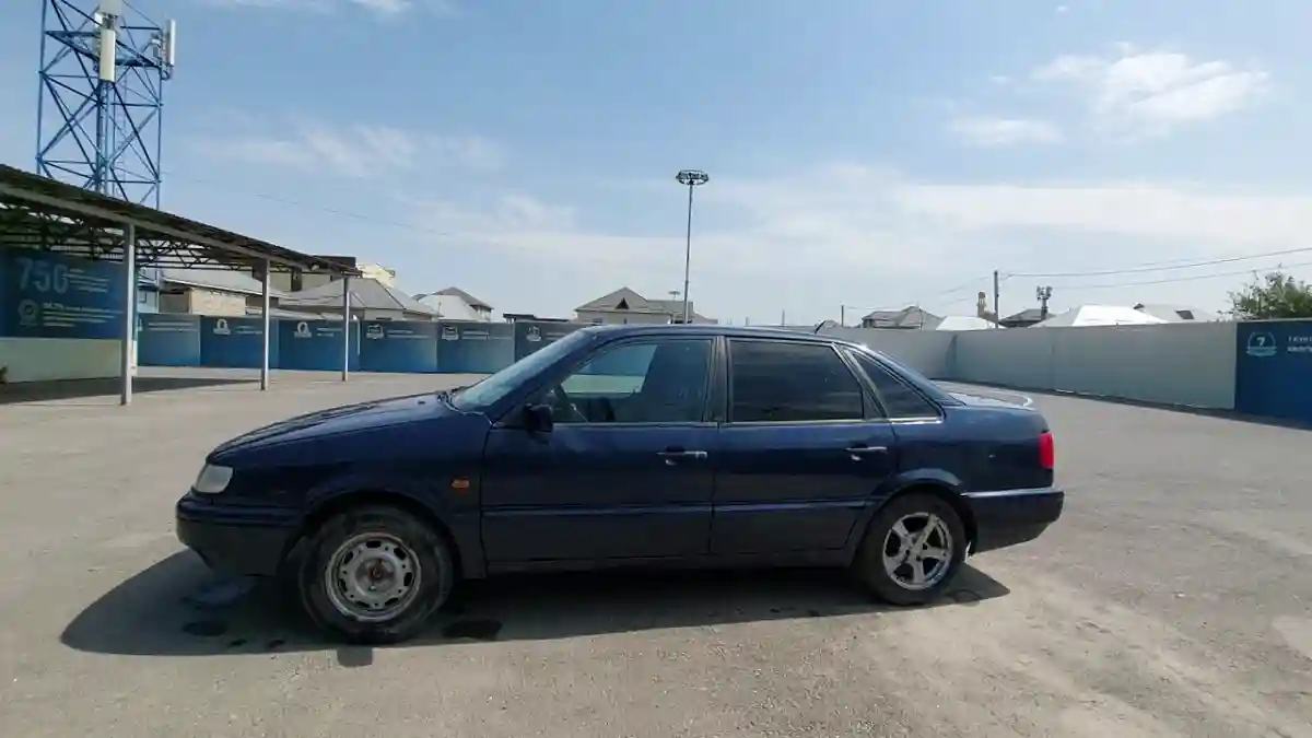 Volkswagen Passat 1994 года за 890 000 тг. в Шымкент