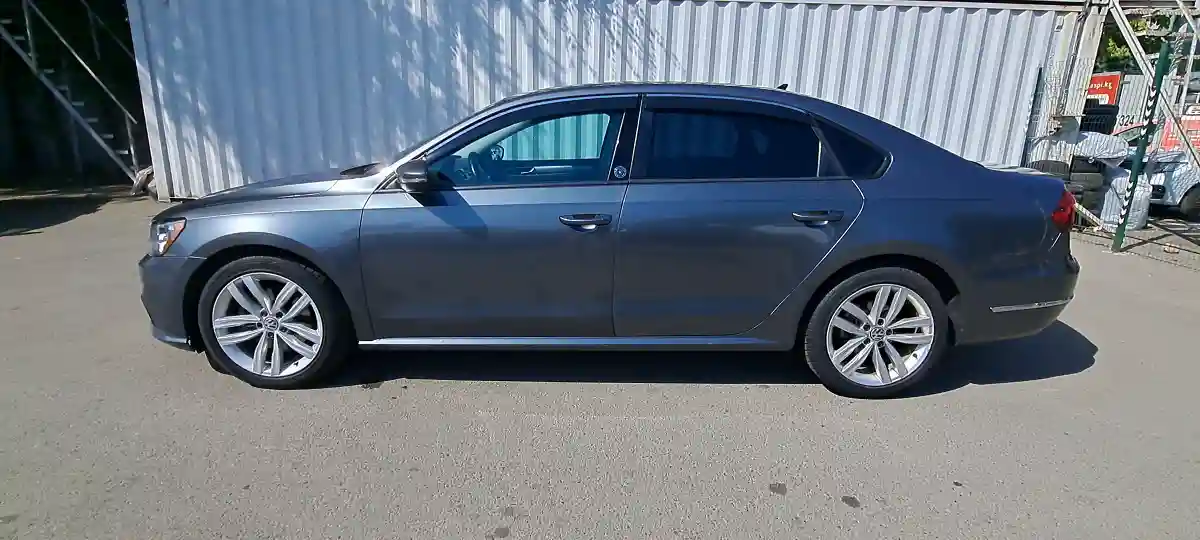 Volkswagen Passat 2018 года за 6 490 000 тг. в Алматы