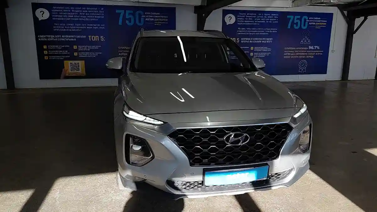 Hyundai Santa Fe 2019 года за 11 800 000 тг. в Астана