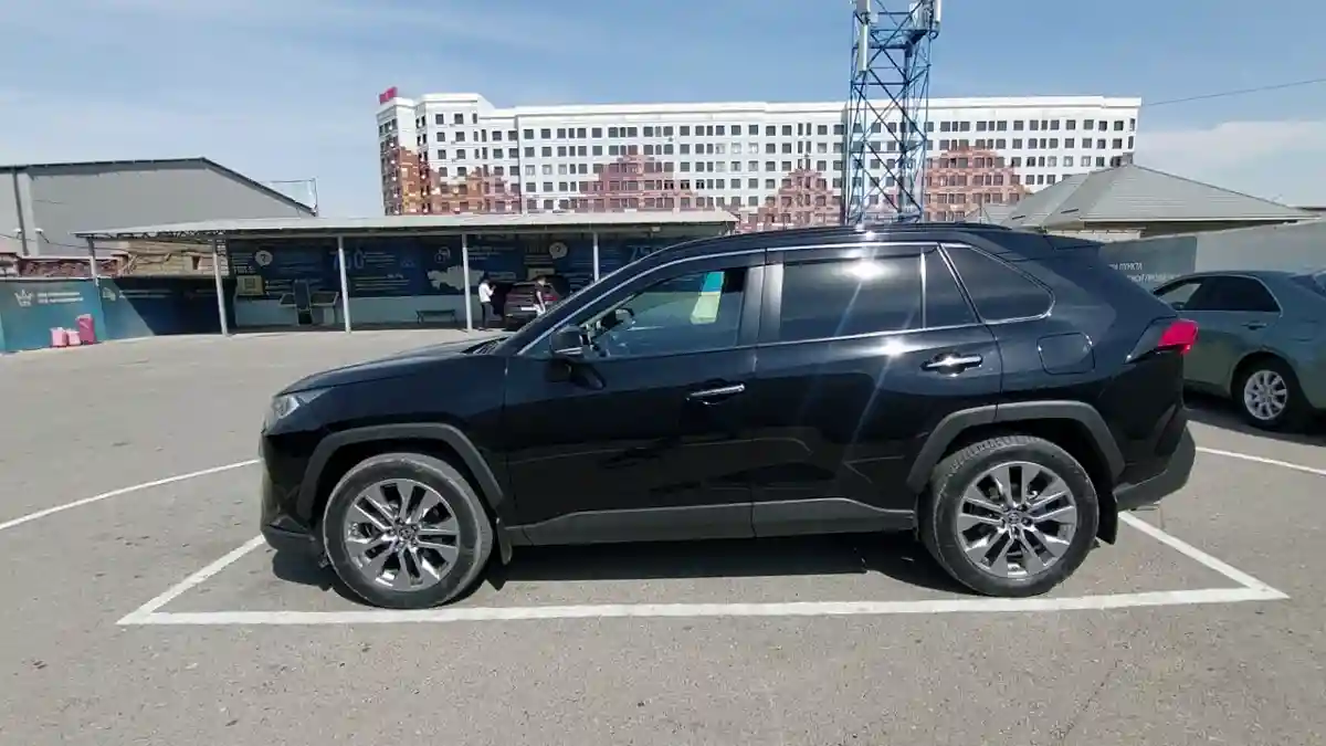 Toyota RAV4 2021 года за 15 000 000 тг. в Шымкент