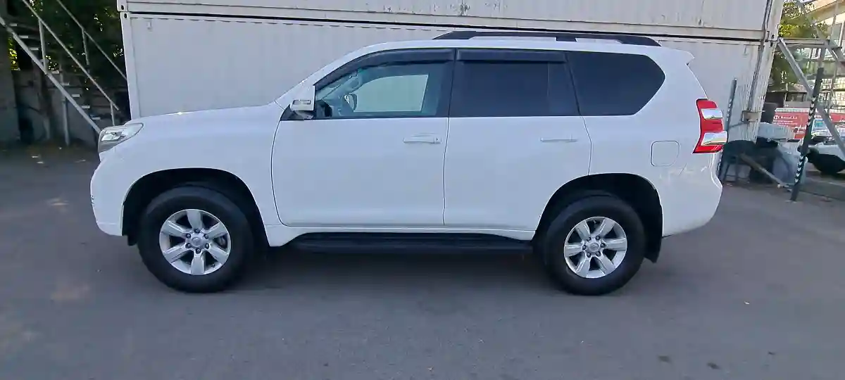 Toyota Land Cruiser Prado 2015 года за 15 990 000 тг. в Алматы