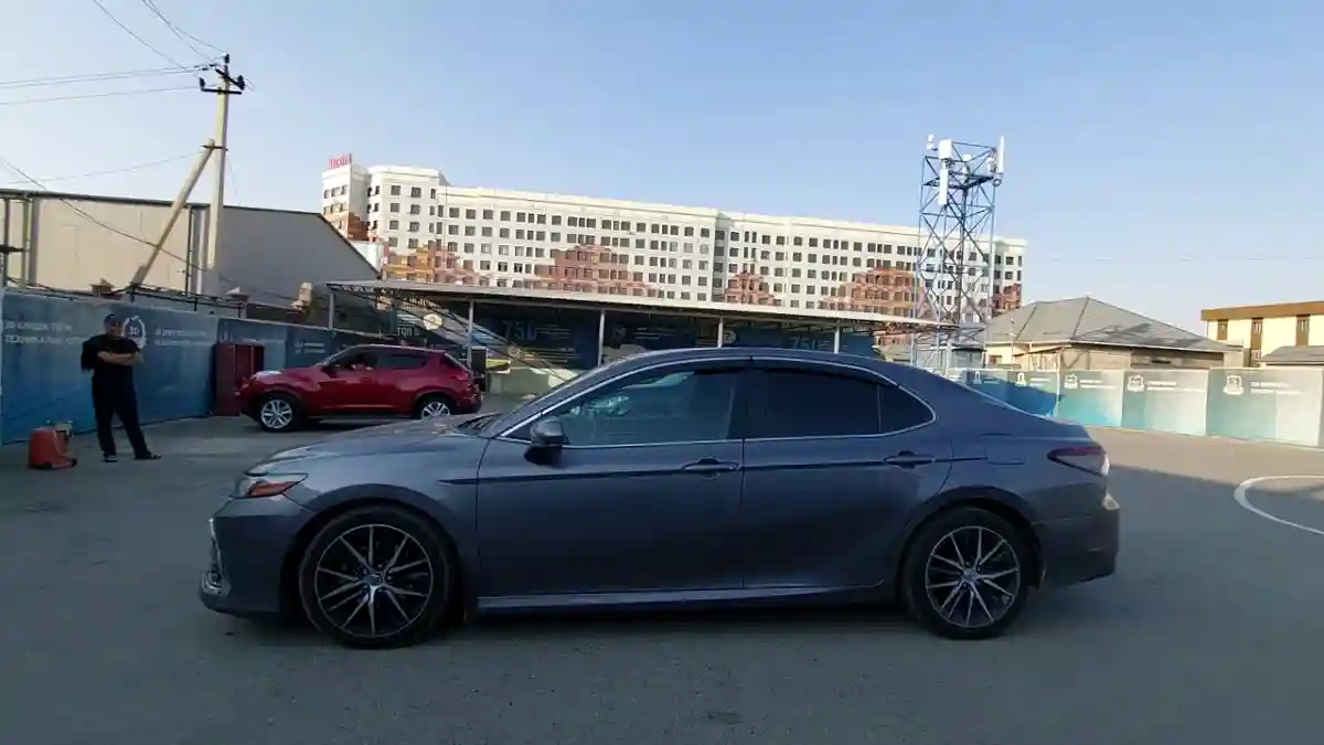 Toyota Camry 2021 года за 10 000 000 тг. в Шымкент