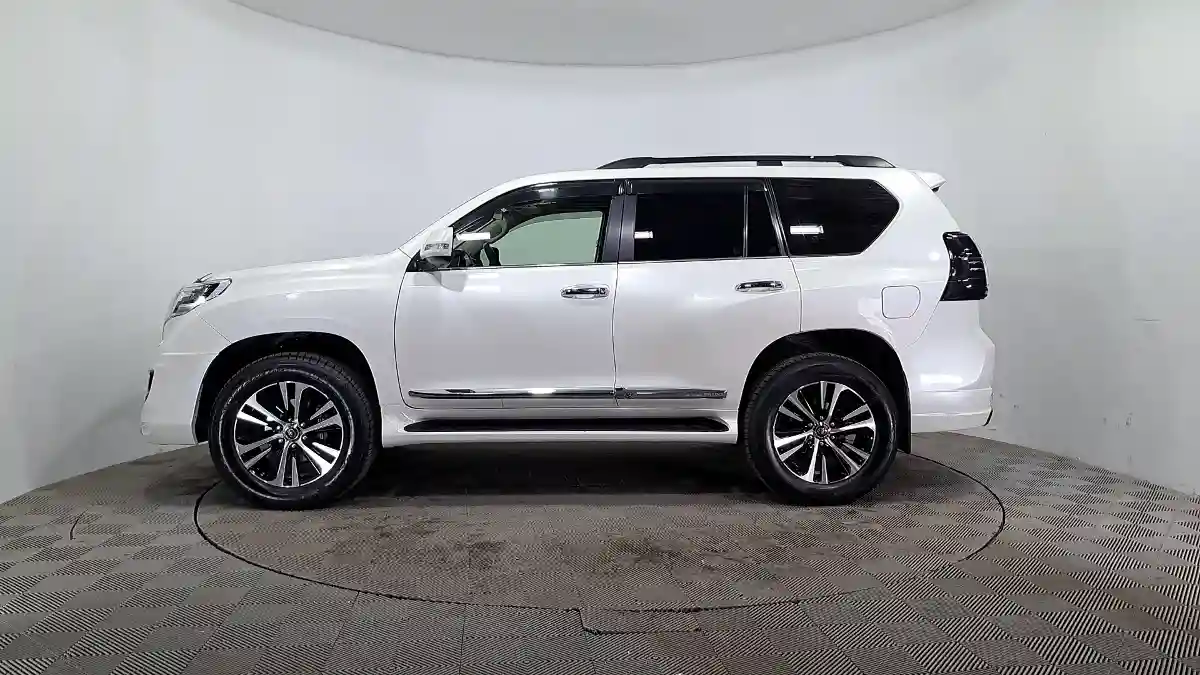 Toyota Land Cruiser Prado 2015 года за 17 990 000 тг. в Астана