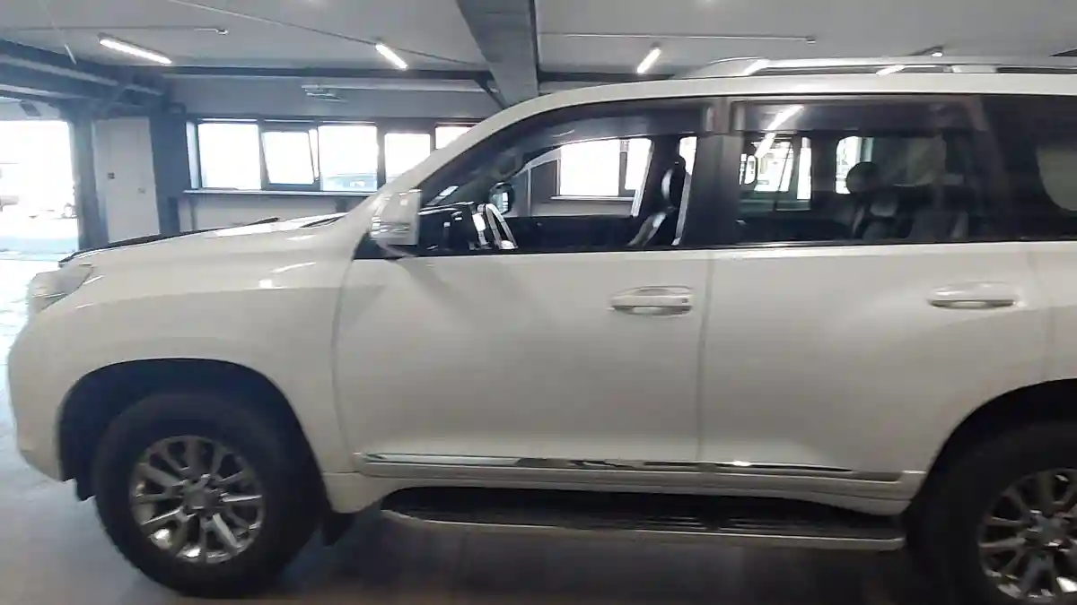 Toyota Land Cruiser Prado 2012 года за 13 990 000 тг. в Астана
