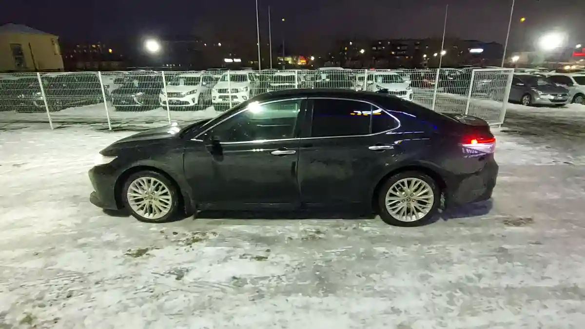 Toyota Camry 2018 года за 14 590 000 тг. в Алматы
