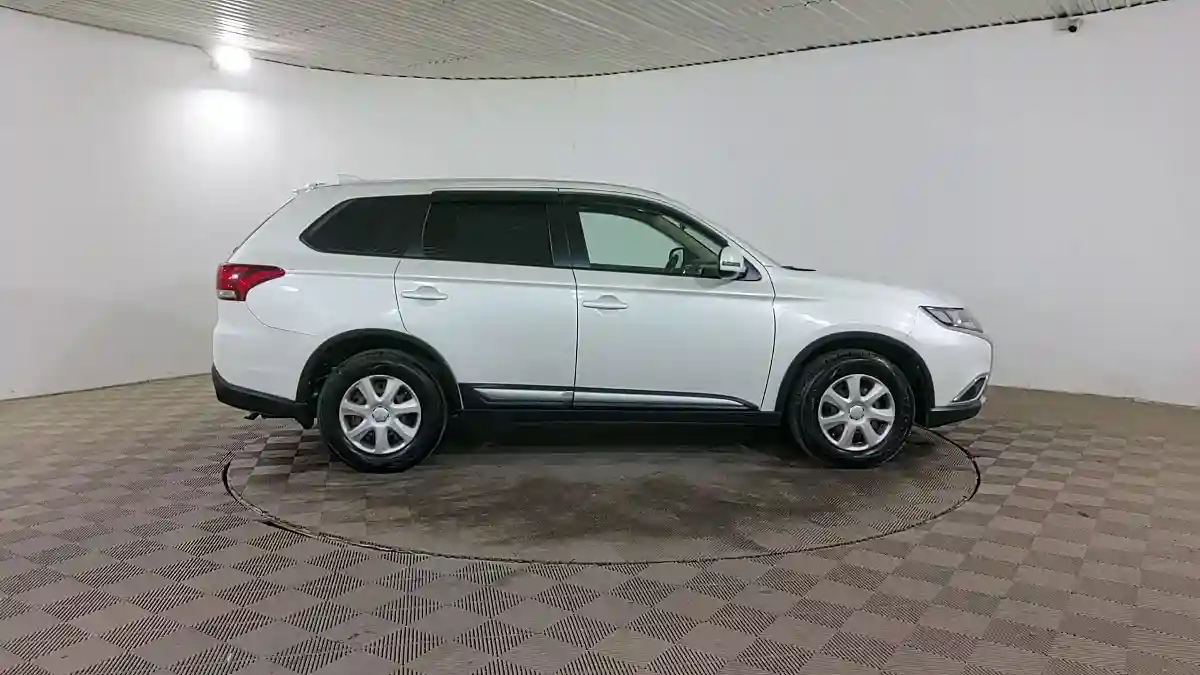 Mitsubishi Outlander 2018 года за 8 990 000 тг. в Шымкент