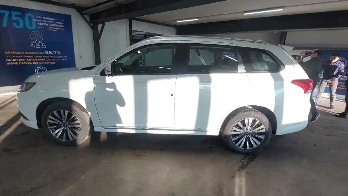 Mitsubishi Outlander 2022 года за 9 990 000 тг. в Астана