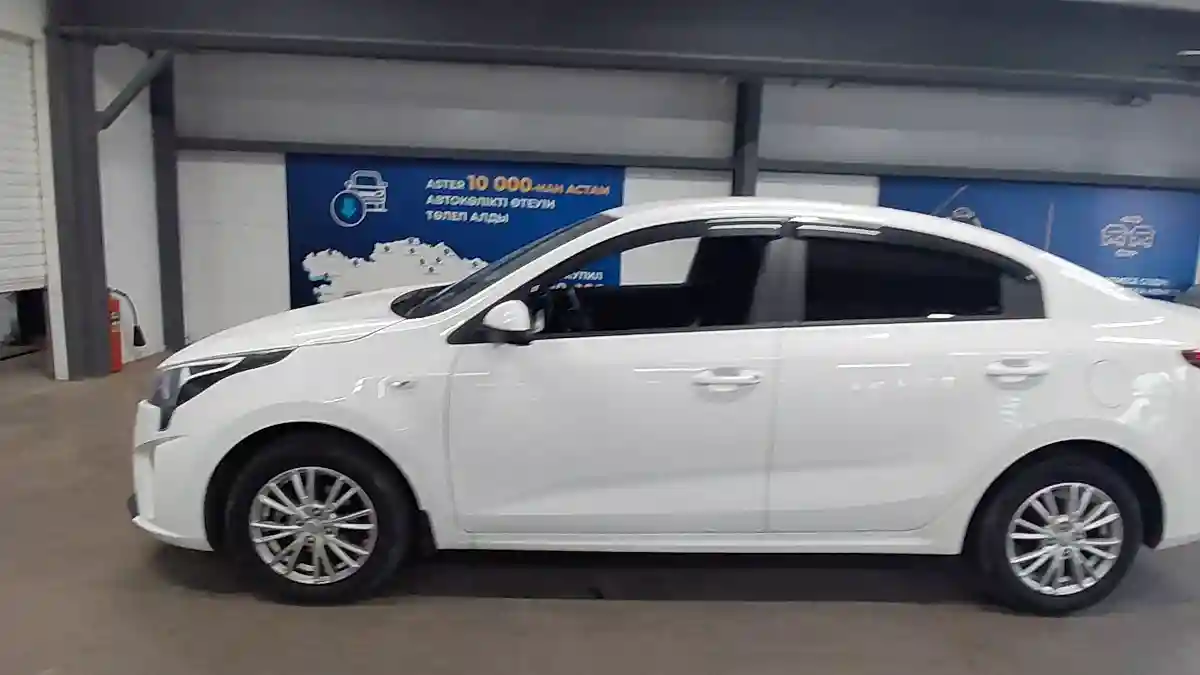 Kia Rio 2021 года за 7 490 000 тг. в Астана