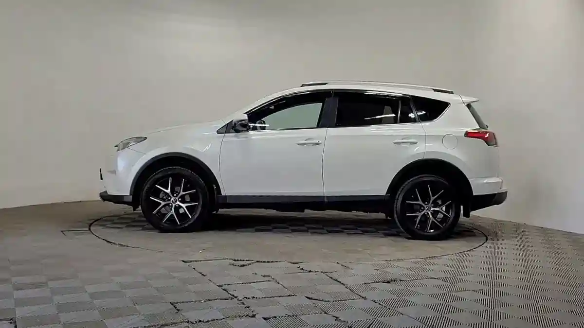 Toyota RAV4 2016 года за 10 790 000 тг. в Алматы