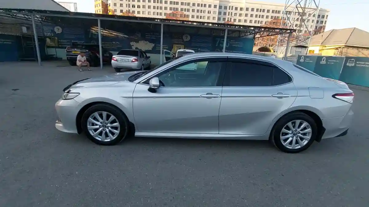 Toyota Camry 2019 года за 13 200 000 тг. в Шымкент