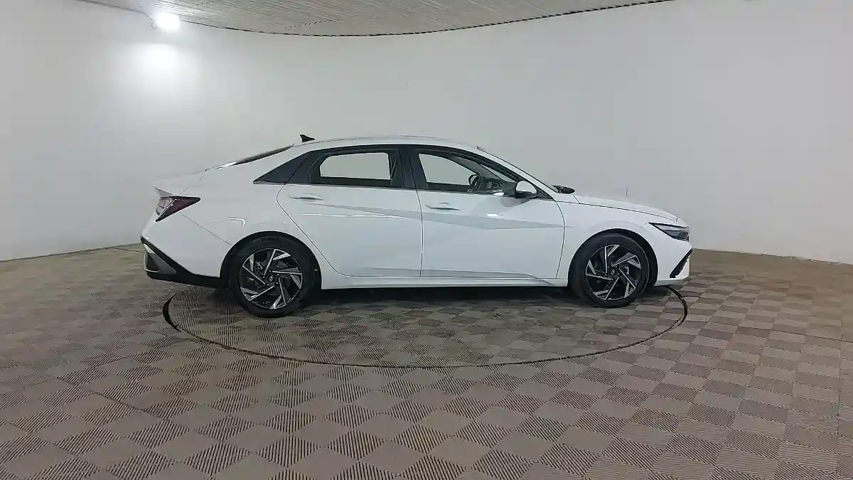 Hyundai Elantra 2023 года за 8 490 000 тг. в Шымкент