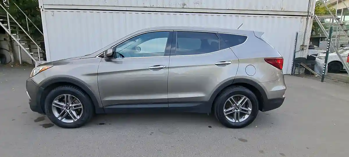 Hyundai Santa Fe 2017 года за 8 700 000 тг. в Алматы