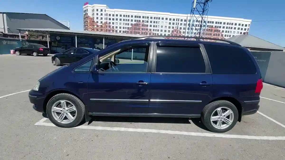 Volkswagen Sharan 2004 года за 3 000 000 тг. в Шымкент