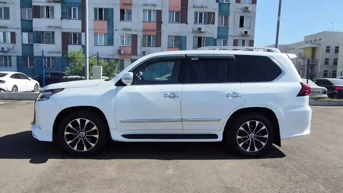Lexus LX 2013 года за 23 100 000 тг. в Алматы