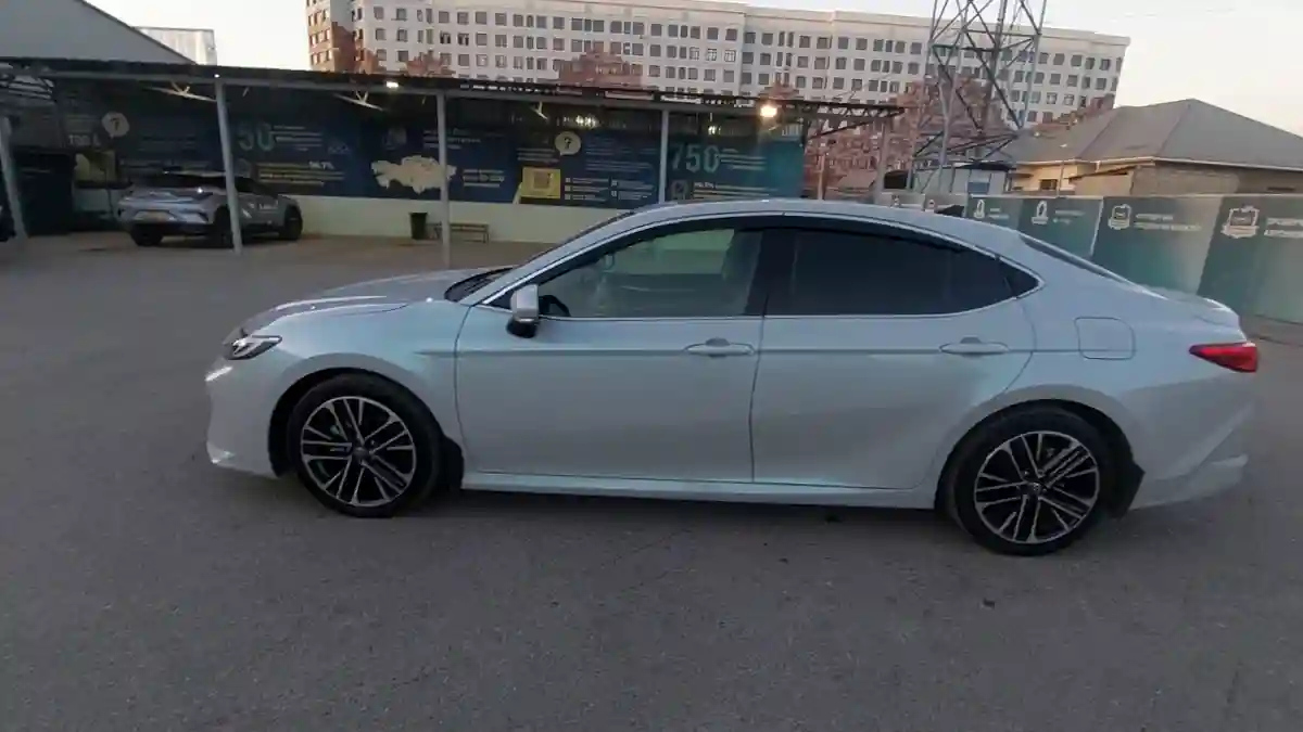 Toyota Camry 2024 года за 14 990 000 тг. в Шымкент