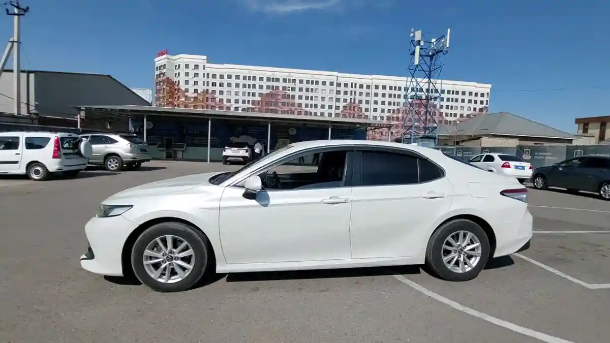 Toyota Camry 2018 года за 11 290 000 тг. в Шымкент