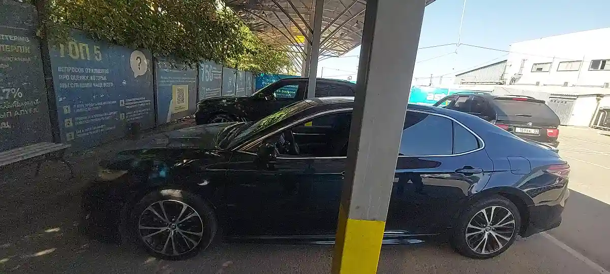 Toyota Camry 2019 года за 9 390 000 тг. в Алматы
