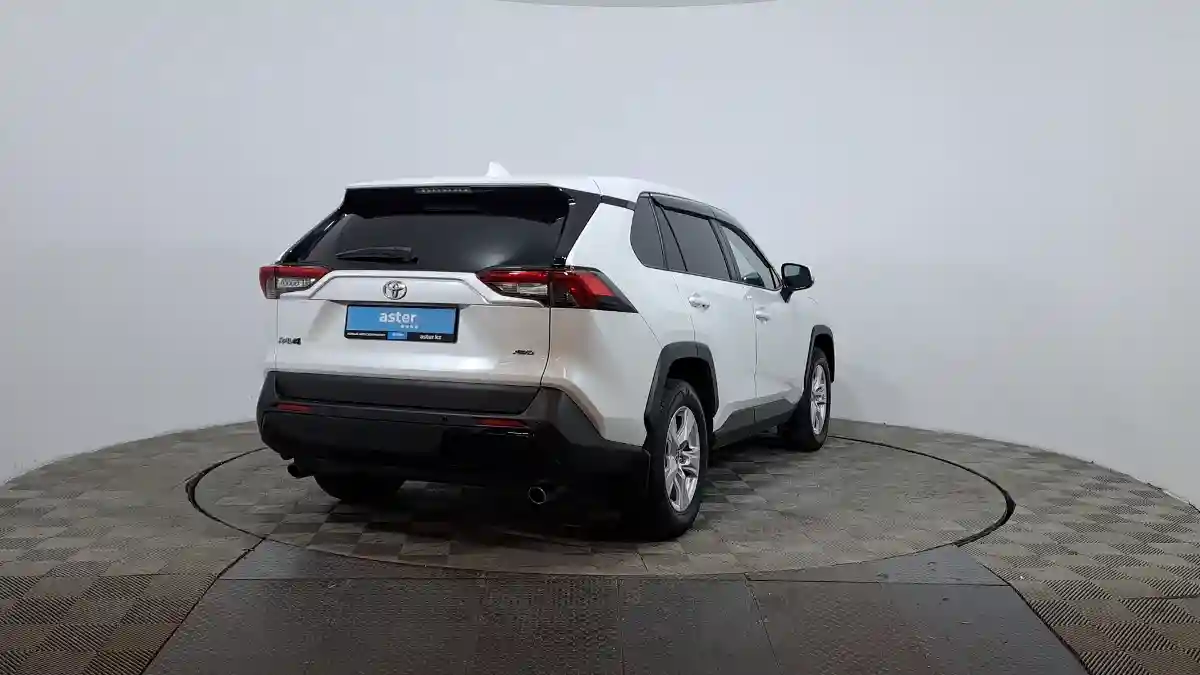 Toyota RAV4 2020 года за 14 590 000 тг. в Астана