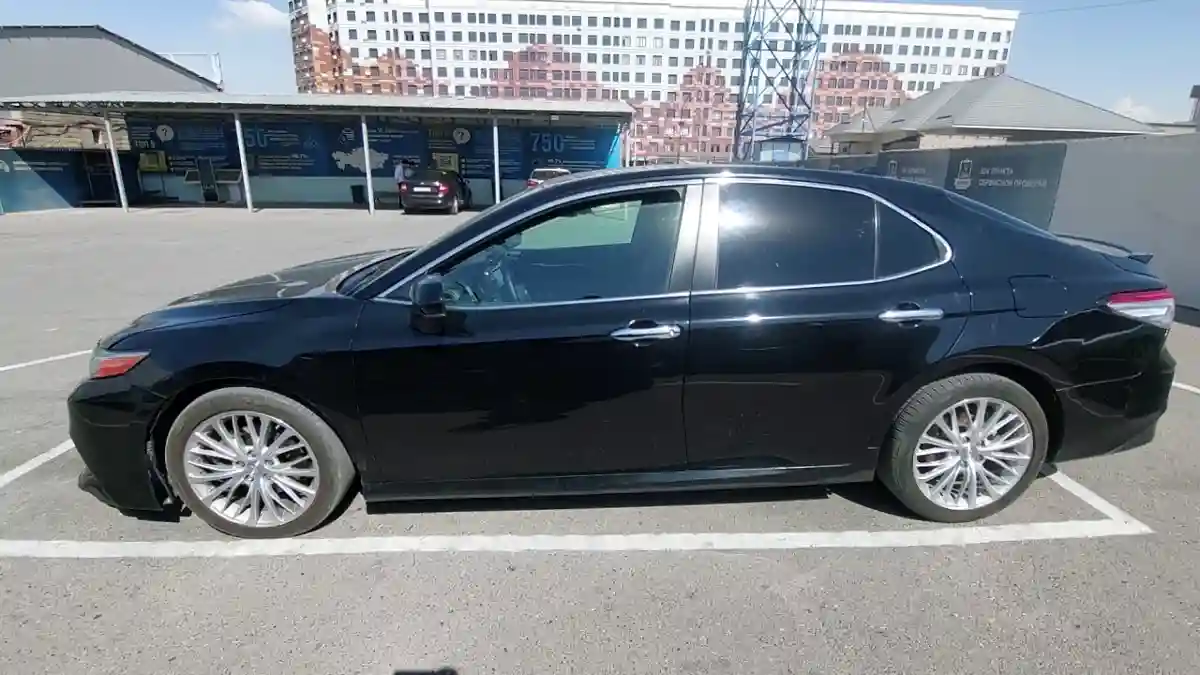 Toyota Camry 2020 года за 9 490 000 тг. в Шымкент
