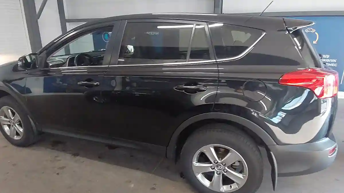 Toyota RAV4 2015 года за 8 950 000 тг. в Астана