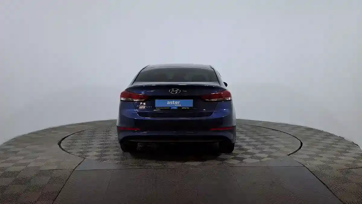 Hyundai Elantra 2018 года за 7 590 000 тг. в Астана