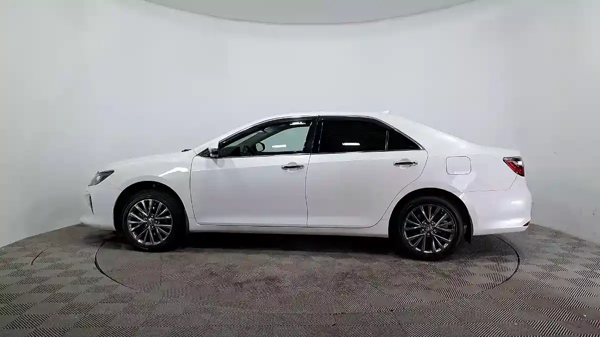 Toyota Camry 2018 года за 12 350 000 тг. в Астана