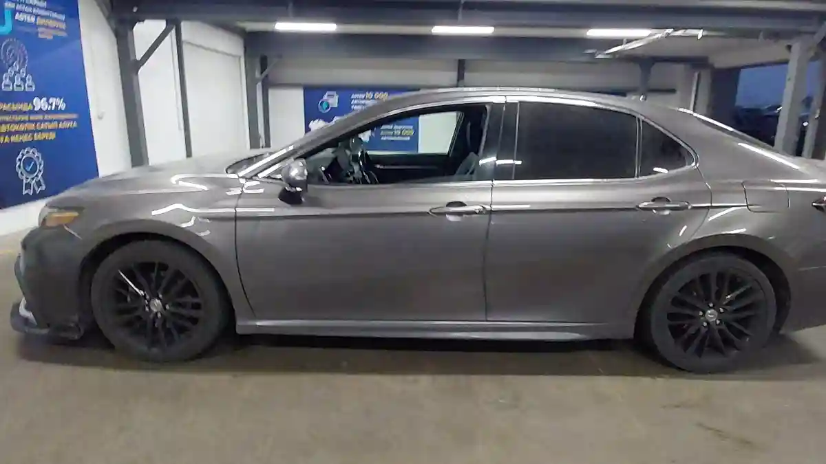 Toyota Camry 2020 года за 12 290 000 тг. в Астана