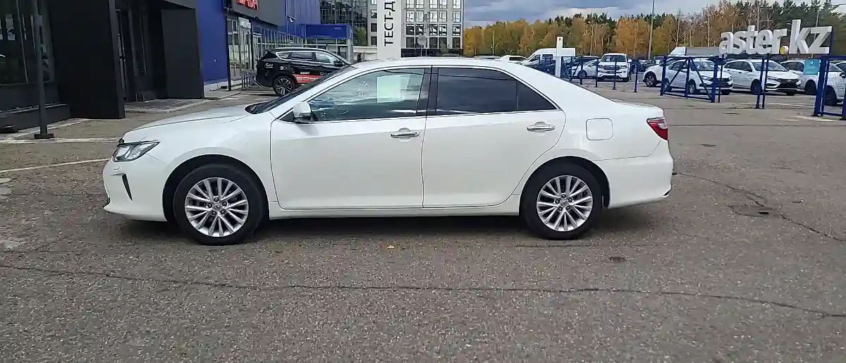 Toyota Camry 2015 года за 7 890 000 тг. в Астана