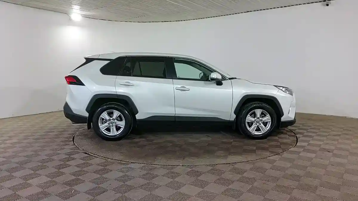 Toyota RAV4 2019 года за 12 990 000 тг. в Шымкент