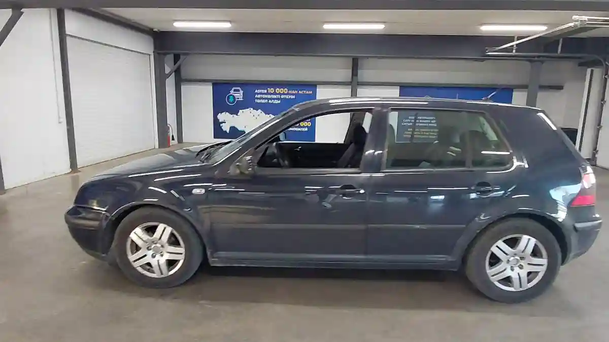 Volkswagen Golf 2001 года за 1 990 000 тг. в Астана