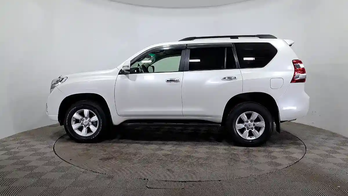 Toyota Land Cruiser Prado 2016 года за 18 590 000 тг. в Астана