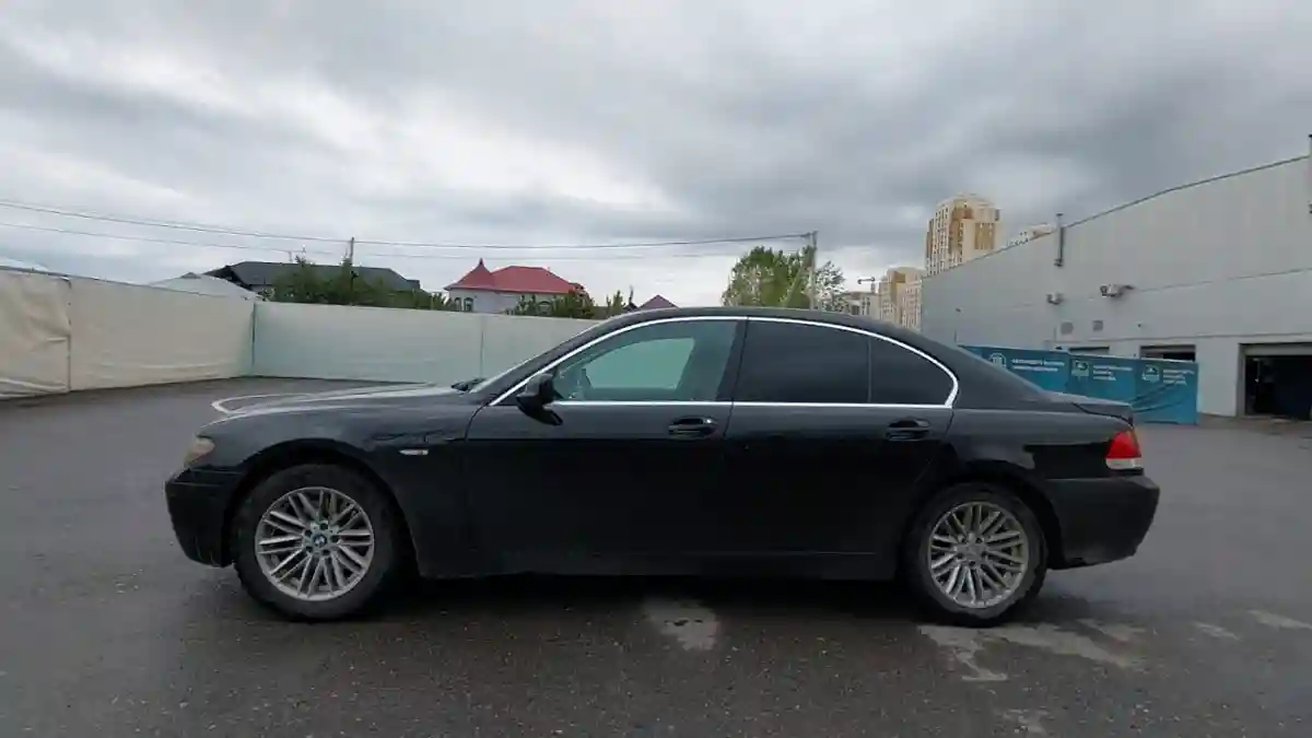 BMW 7 серии 2004 года за 2 990 000 тг. в Шымкент