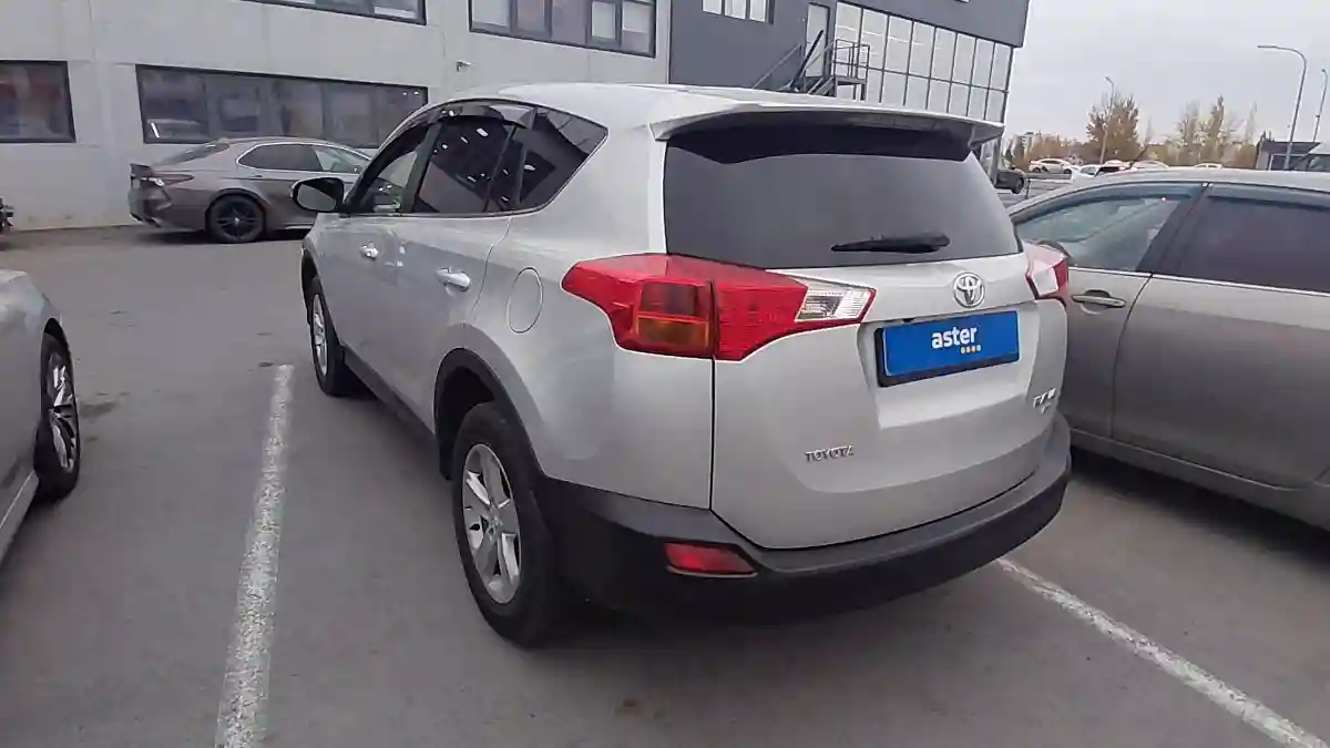 Toyota RAV4 2014 года за 9 890 000 тг. в Астана
