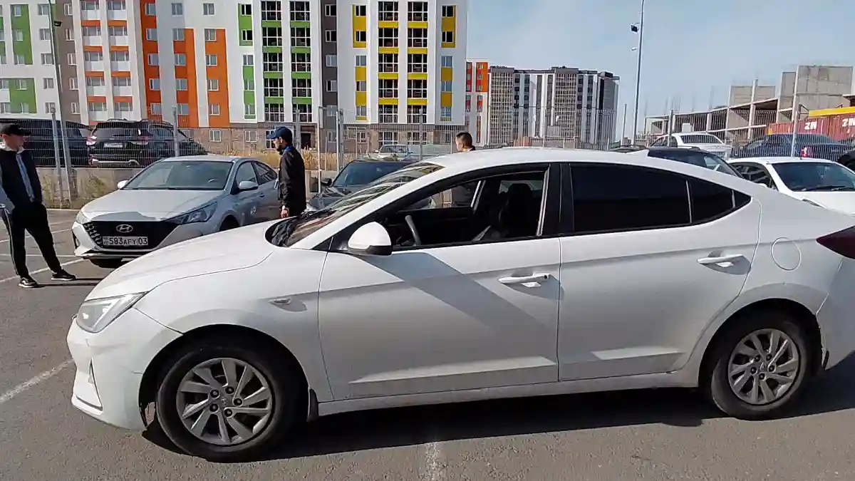 Hyundai Elantra 2019 года за 7 590 000 тг. в Астана