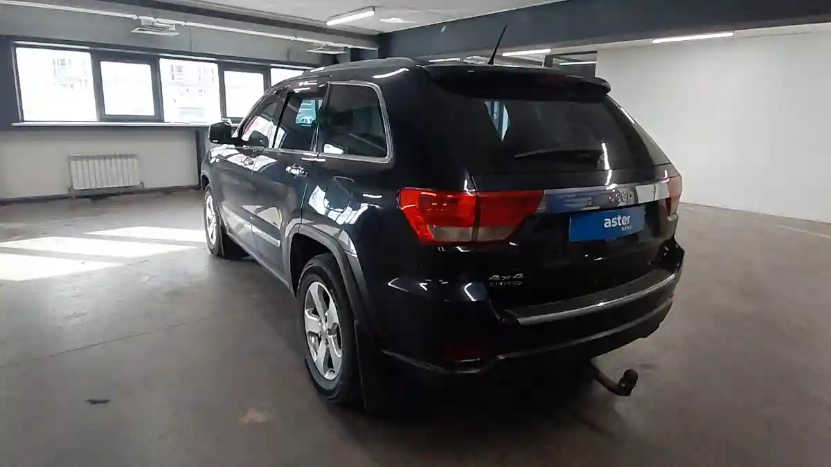 Jeep Grand Cherokee 2011 года за 9 500 000 тг. в Астана