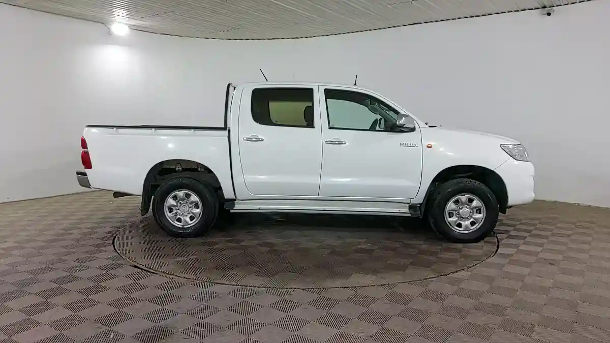 Toyota Hilux 2013 года за 8 050 000 тг. в Шымкент