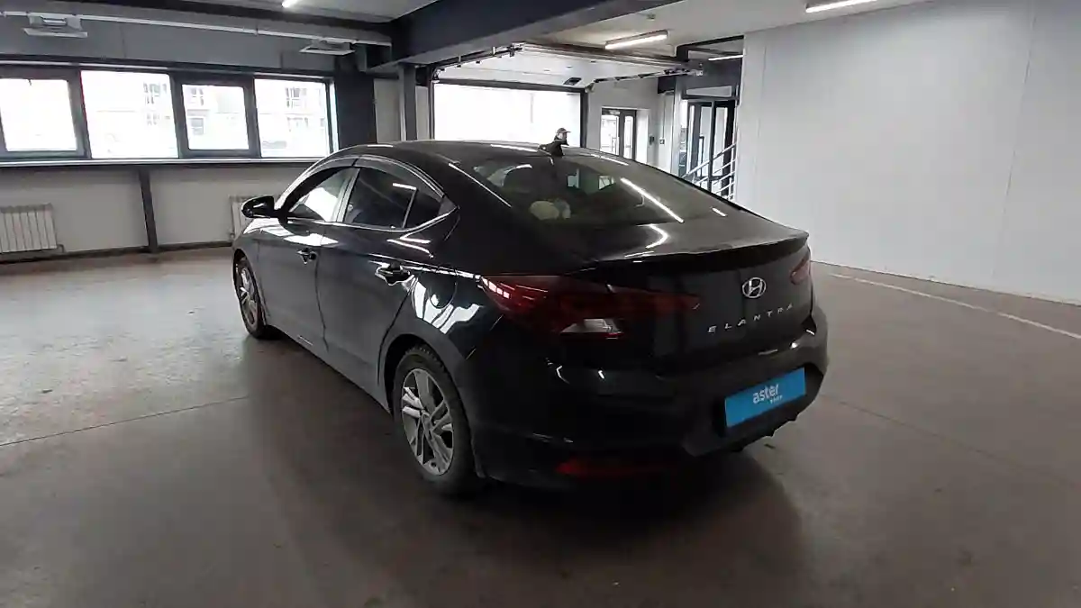 Hyundai Elantra 2019 года за 7 990 000 тг. в Астана