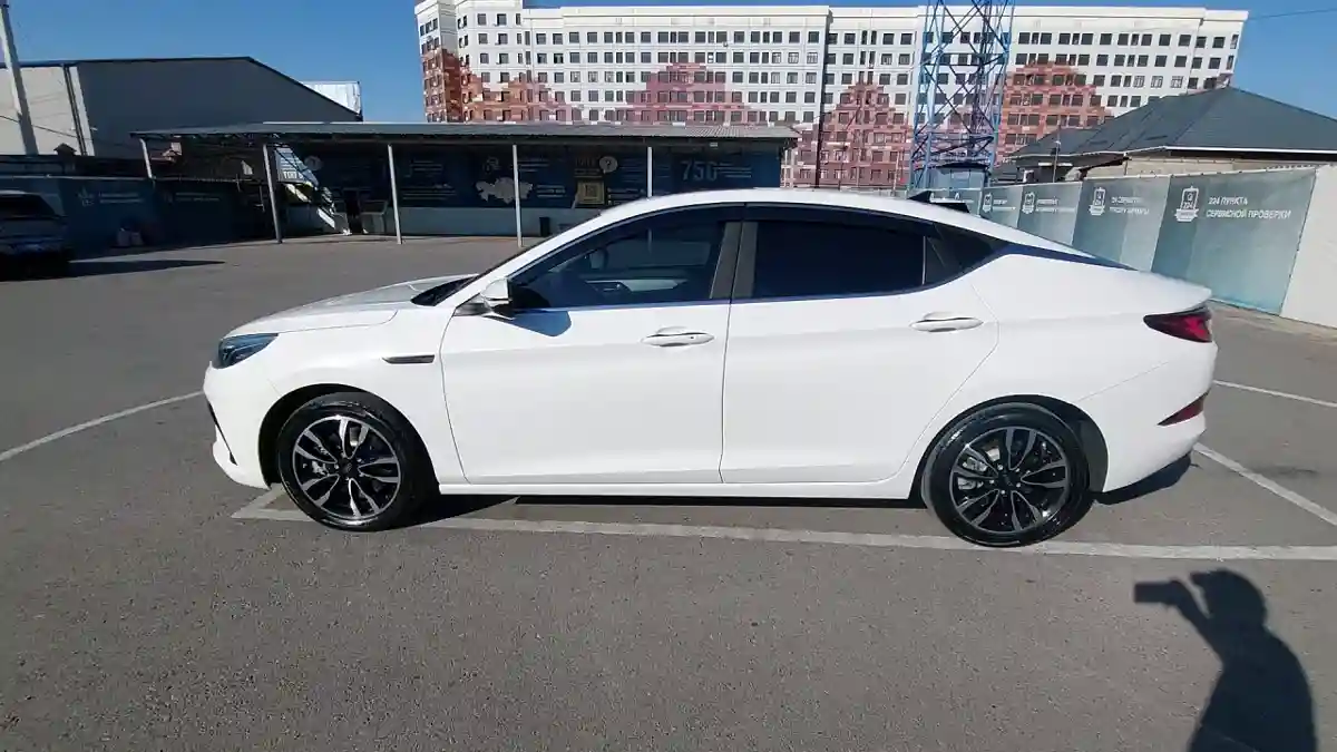 JAC J7 2024 года за 6 390 000 тг. в Шымкент
