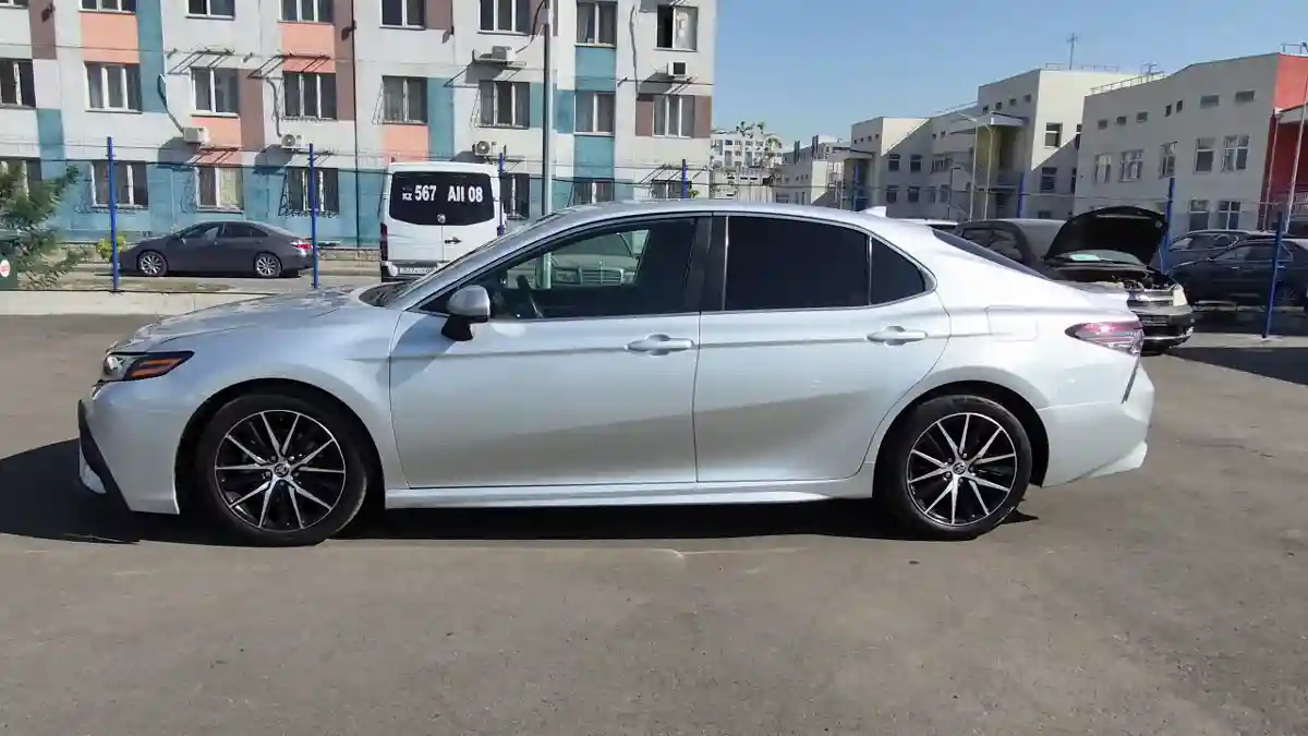 Toyota Camry 2020 года за 10 490 000 тг. в Алматы