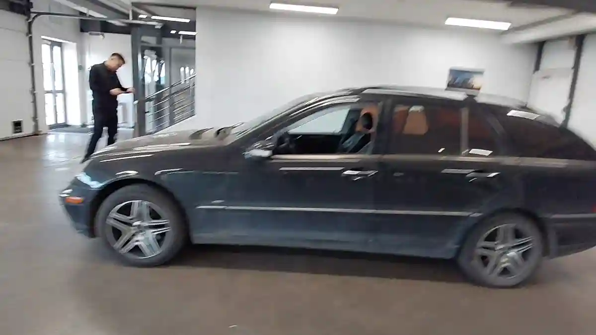 Mercedes-Benz C-Класс 2002 года за 2 390 000 тг. в Астана